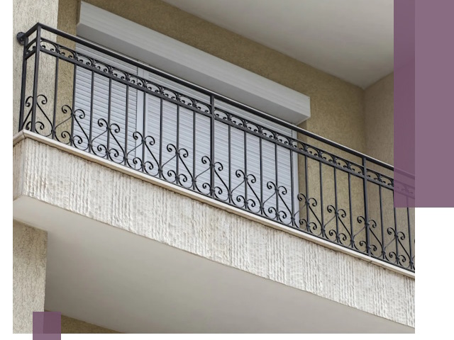 Балконные ограждения из металла и стекла в Рыбинске для домов