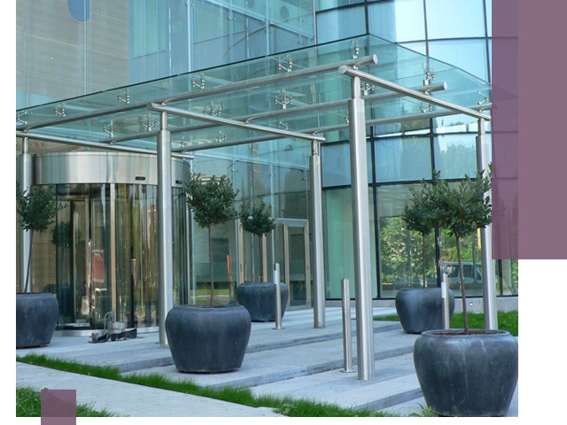 Навесы из стекла на заказ в Рыбинске — монтаж и установка