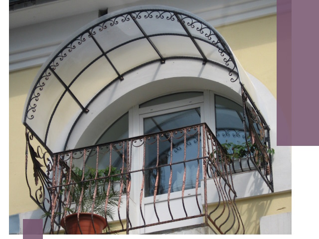 Козырьки над балконом в Рыбинске — изготовление и монтаж